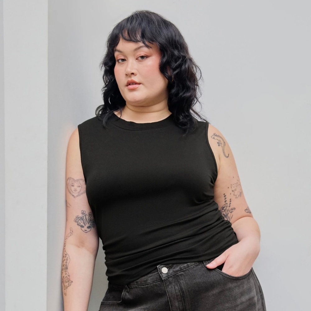 Sleeveless Runched Crop Top